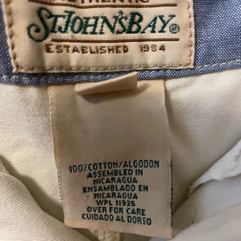 St. Johns Bay White skirt. size 6 waistband with button and zipper. Front slit. - Picture 3 of 3